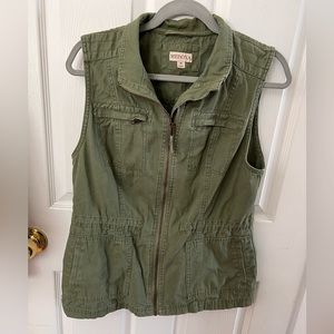 Women’s vest size M.